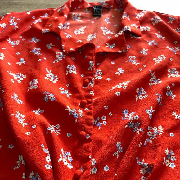 Red Flower Pattern Crop Top with Front Tie from Forever 21 - Picture 3 of 5